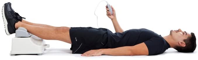 man lying down uses chi machine